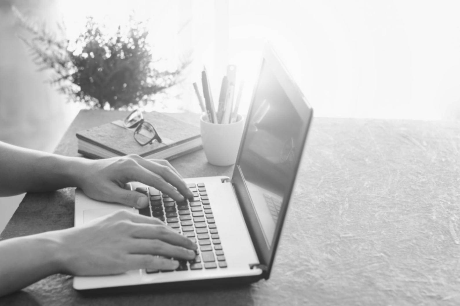 Équipe d'analystes financiers en formation